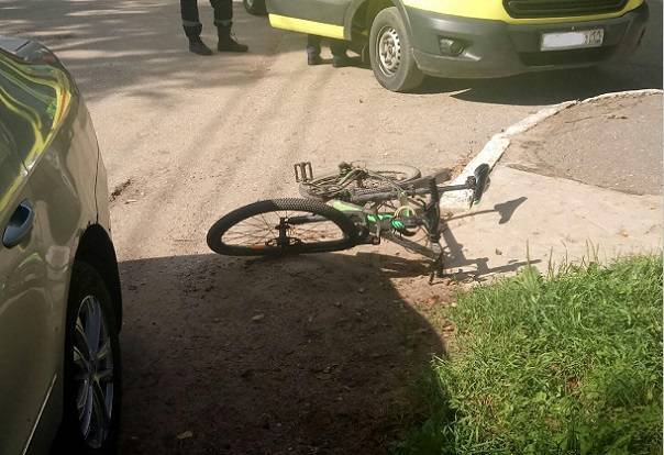 В Сыктывкаре лихач на иномарке не пропустил велосипедиста - bnkomi.ru - Сыктывкар