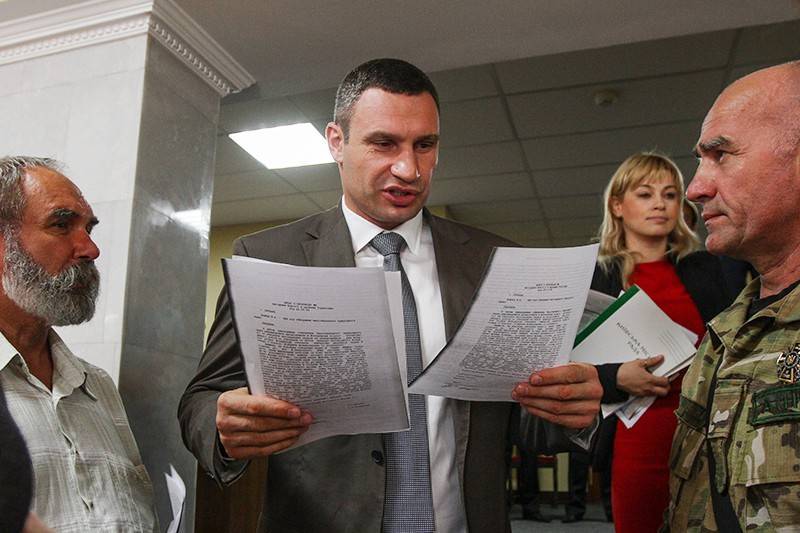 Владимир Зеленский - Андрей Портнов - Виктор Янукович - Виталий Кличко - Андрей Богдан - Опубликован документ об увольнении Кличко с поста мэра Киева - tvc.ru - Украина - Киев