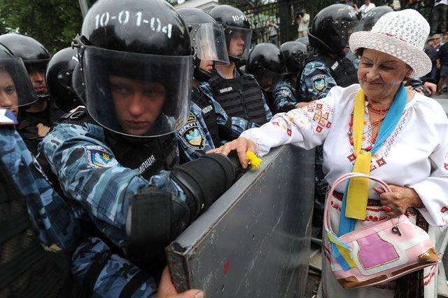 Владимир Зеленский - Руслан Хомчак - Украинский спецназ откажется от советского вооружения - aif.ru - Россия - Украина - Киев