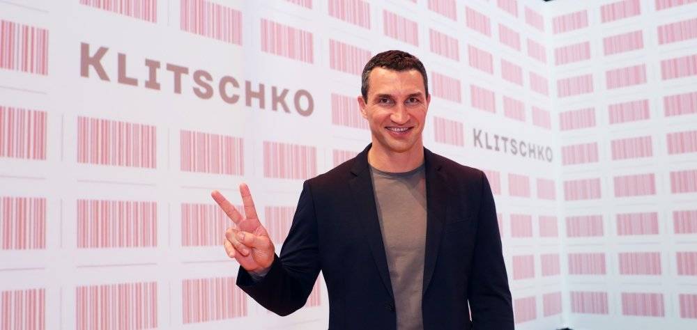 Владимир Зеленский - Виталий Кличко - Андрей Богдан - Игорь Коломойский - Михаил Погребинский - В Киеве отреагировали на планы Зеленского уволить Кличко - riafan.ru - Украина - Киев