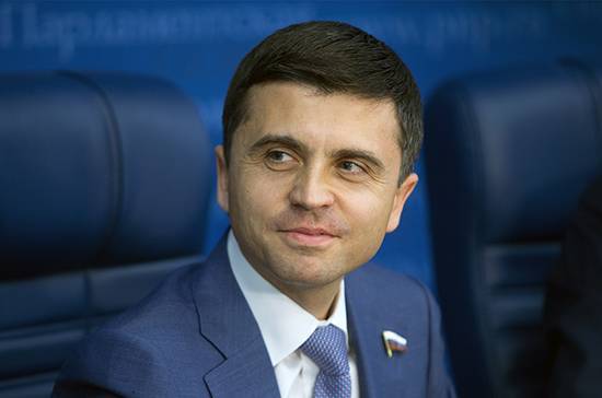 Святослав Вакарчук - Руслан Бальбек - Бальбек назвал нелепостью идею Вакарчука принять закон об отношениях России и Украины - pnp.ru - Россия - Украина