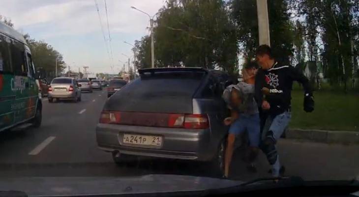 На Марпосадском шоссе мотоциклист и водитель авто не поделили дорогу - pg21.ru - Чебоксары