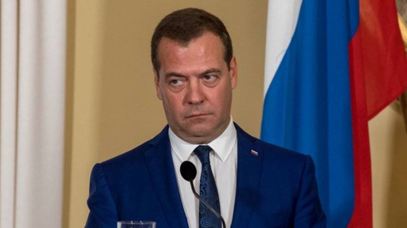Дмитрий Медведев - Медведев раскритиковал слова хабаровского губернатора о пожаре в лагере - polit.info - Россия - Хабаровский край
