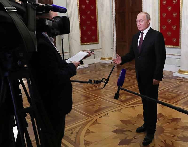 Владимир Путин - Шавкат Мирзиеев - Алмазбек Атамбаев - Путин дал совет жителям Киргизии - tvc.ru - Россия - Узбекистан - Киргизия
