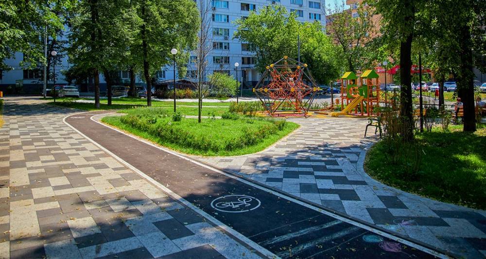 Петр Бирюков - Основные работы по благоустройству районов Москвы закончатся к осени - m24.ru - Москва - Благоустройство