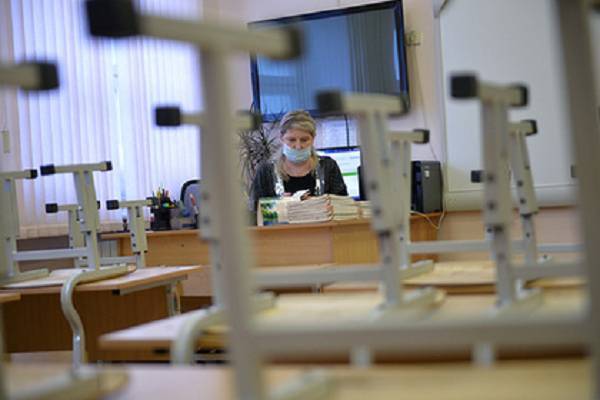 Григорий Березкин - Зарплаты четверти учителей оказались ниже 15 тысяч рублей - newtvnews.ru - Россия - респ. Дагестан - респ. Чечня - Тверская обл. - респ. Марий Эл - Липецкая обл.
