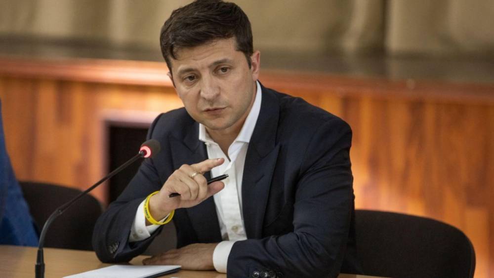 Владимир Зеленский - Павел Фукс - Зеленскому посоветовали сделать три шага для спасения Украины - riafan.ru - Украина - Киев