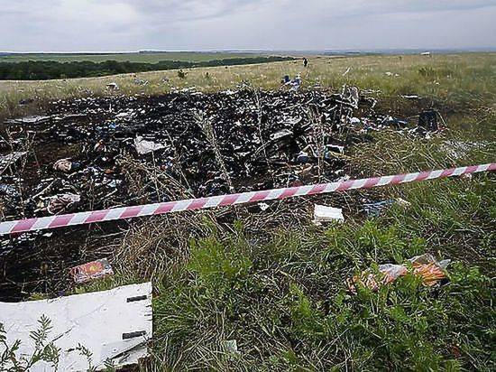 В Малайзии сообщили о попытке США завладеть «черными ящиками» MH17 - vestirossii.com - Украина - Австралия - Голландия - деревня Верффа