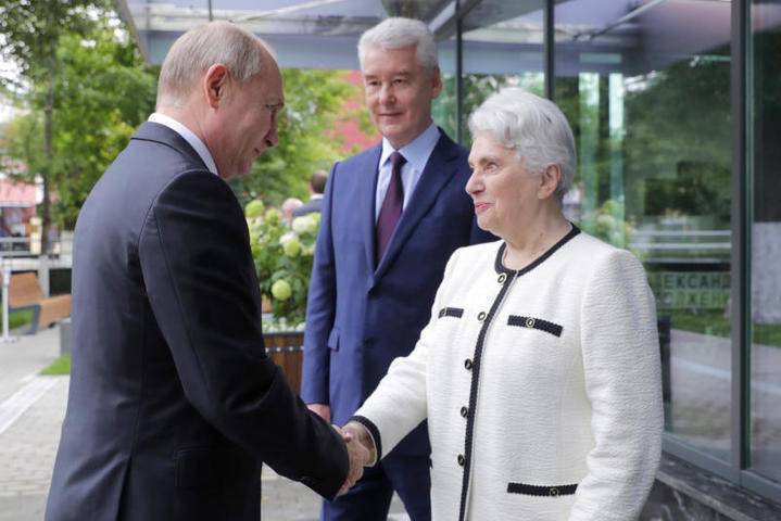 Владимир Путин - Сергей Собянин - Александр Солженицын - Владимир Путин и Сергей Собянин встретились с Наталией Солженицыной - vm.ru - Москва - Россия - Российская Империя - Парагвай