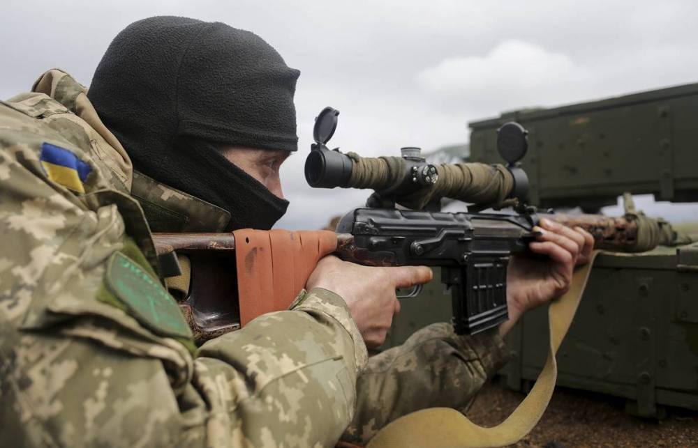 Даниил Безсонов - Специалист ДНР попал под снайперский огонь боевика ВСУ - news-front.info - ДНР