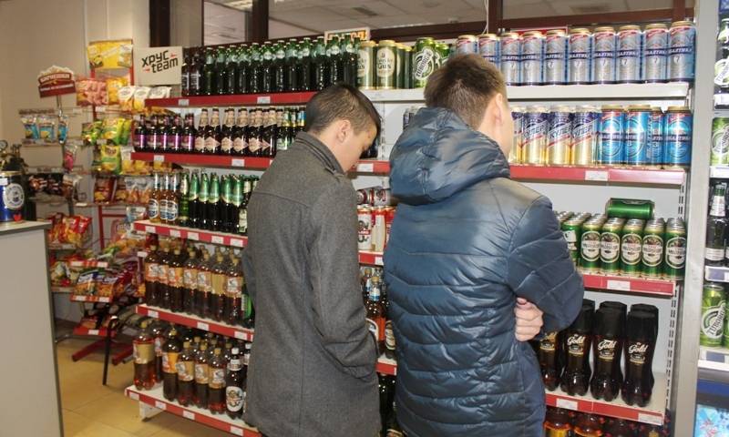 В Госдуму внесли проект закона о запрете продавать спиртное лицам младше 21 года - bloknot.ru - Россия