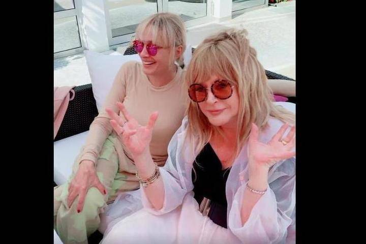 Алла Пугачева - Максим Галкин - Лайма Вайкуле - Выпившие Пугачева и Вайкуле пошутили про "конец" - МК - mk.ru