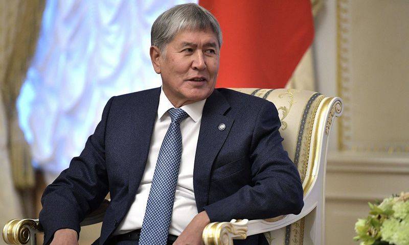 Алмазбек Атамбаев - Азиз Батукаев - Сооронбая Жээнбеков - Атамбаев вылетел в Москву с российской авиабазы в Канте - bloknot.ru - Москва - Киргизия - Бишкек