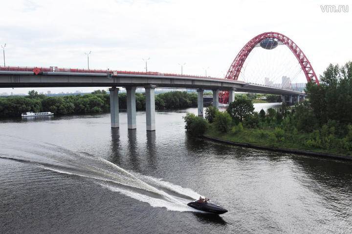 МЧС опровергло информацию о перевернувшейся на Москве-реке лодке - vm.ru - Москва