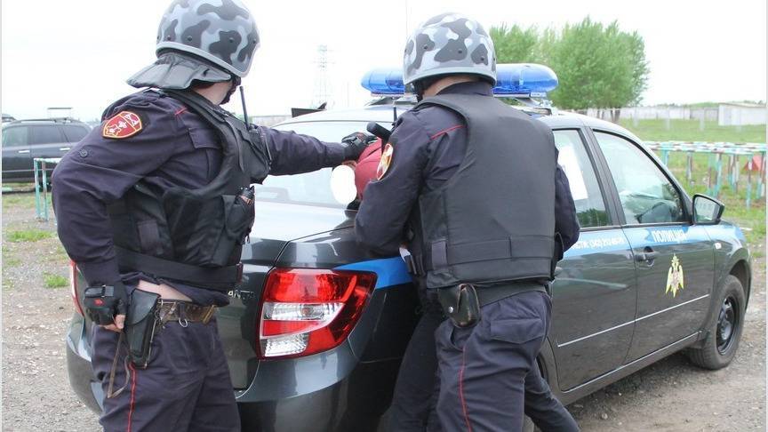 В Кирове задержали двух молодых людей, которые искали тайник-закладку с наркотиками - 1istochnik.ru - Кировская обл.