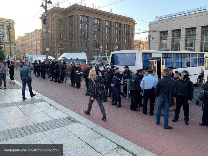 Оппозиция в Петербурге показала «свободу слова», выгнав со сцены «не своего» кандидата - newinform.com - Санкт-Петербург - Петербург