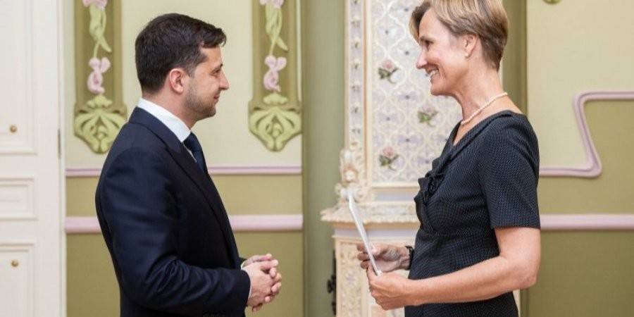 Владимир Зеленский - Анка Фельдгузен - Зеленский принял верительные грамоты от пяти послов - ru.slovoidilo.ua - Южная Корея - Украина - Германия - Финляндия - Словения - Юар