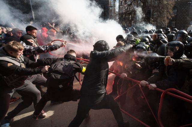 В Донецкую область из-за митинга у избиркома отправили спецназ - aif.ru - Украина - Покровск