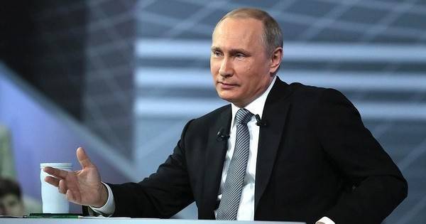 Владимир Путин - Дмитрий Медведев - Путин распорядился сократить использование бумажных тетрадей в школах - cnews.ru - Россия
