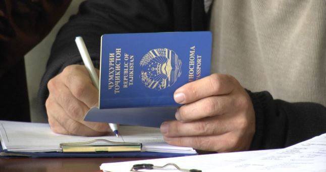 С приближением 15 августа очереди в паспортных отделах становятся длиннее - dialog.tj - Душанбе - Таджикистан