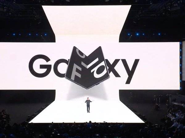 Samsung пообещала начать продажу складного смартфона Galaxy Fold в сентябре - polit.ru