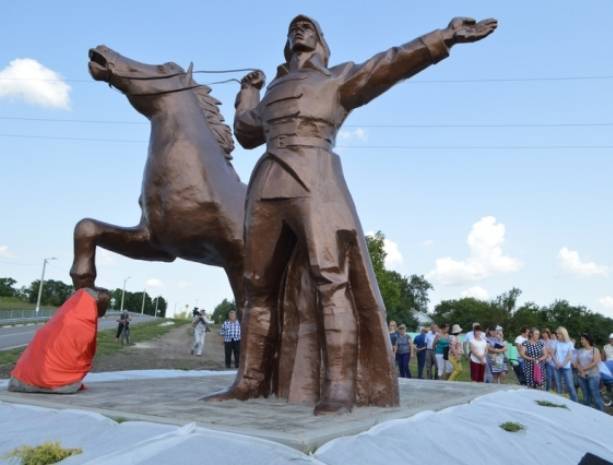 Александр Егоров - Иосиф Сталин - В Белгородской области установили памятник бойцам Первой конной - vpk-news.ru