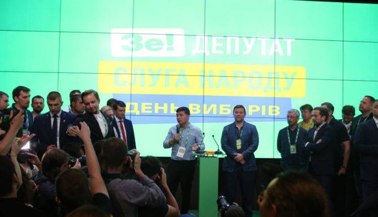 Владимир Зеленский - Петр Порошенко - Святослав Вакарчук - Максим Драгнев - Юлий Тимошенко - Украинцы выбрали «Слугу народа» - newtvnews.ru - Украина - Киев - Львов - Кировоградская обл.