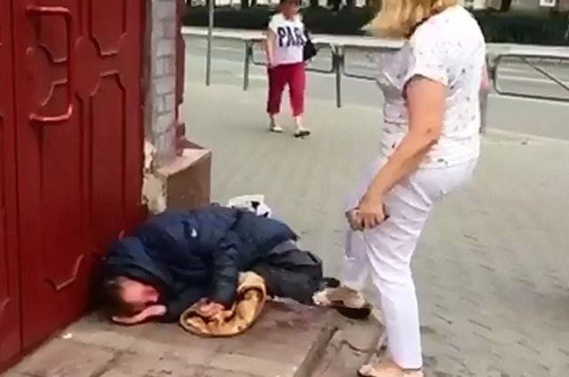 «Задушил всех девочек»: чиновница избила ногами бездомного - bloknot.ru - Пермь - Пермский край - Пермь