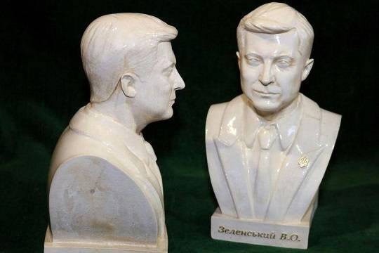Владимир Зеленский - Владимир Соловьев - На Украине анонсировали продажу бюстов Зеленского - versia.ru - Украина