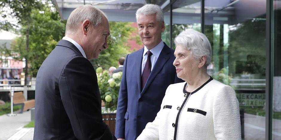 Владимир Путин - Александр Солженицын - Путин посетил Дом русского зарубежья - ruposters.ru - Россия - Российская Империя