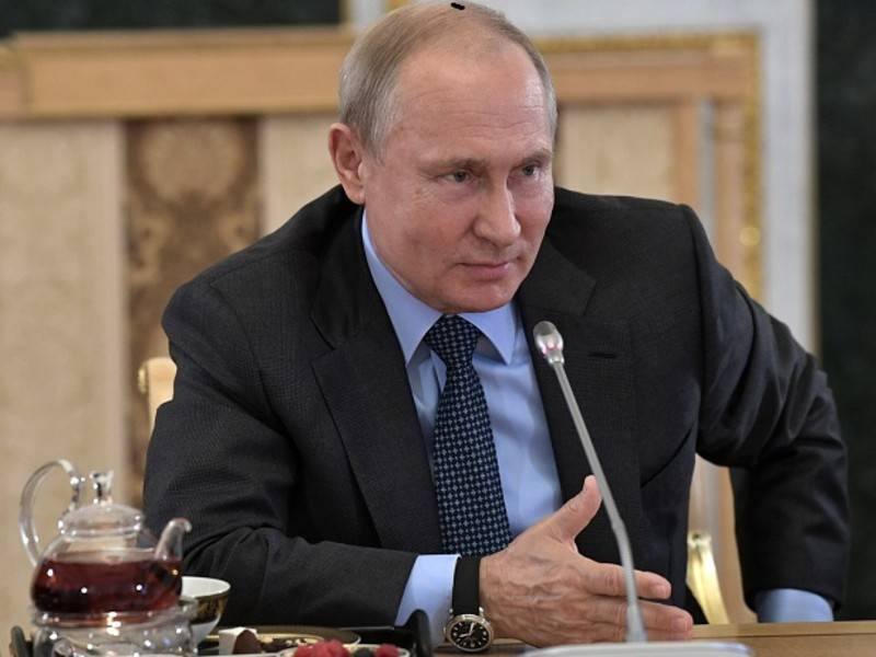 Владимир Путин - Дмитрий Медведев - Опрос: большинство россиян одобряют деятельность Путина - news.ru - Россия