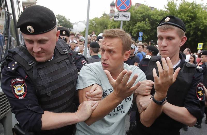 Любовь Соболь - Алексей Навальный - Иван Жданов - Дмитрий Гудков - Александр Соловьев - Олег Степанов - В Москве проходят массовые аресты лидеров либеральной оппозиции - topcor.ru - Россия