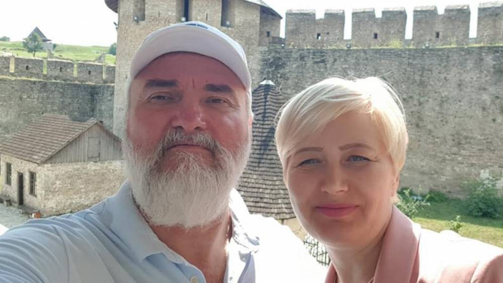 Александр Корниенко - Муж Ницой связал результаты выборов в Раду с модой на рваные джинсы у украинцев - riafan.ru - Украина - Киев