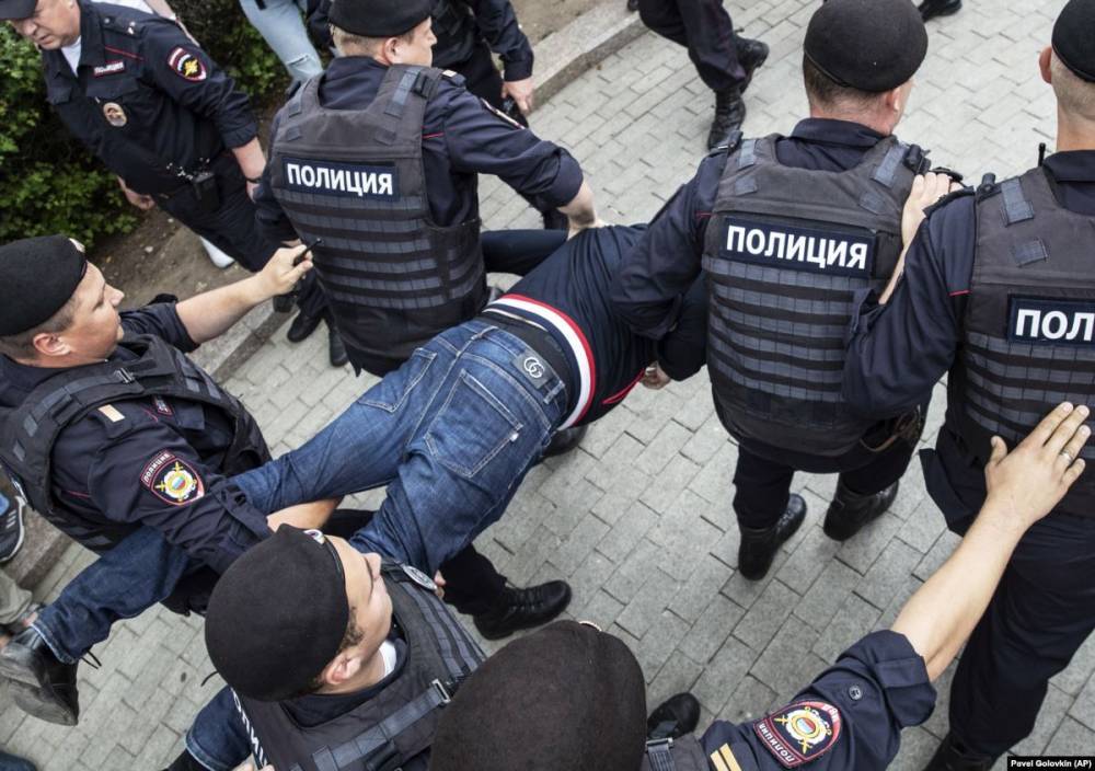 Алексей Навальный - Константин Котов - В Москве полиция задержала двух гражданских активистов - svoboda.org - Москва