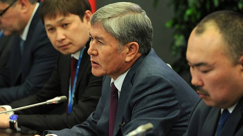 Алмазбек Атамбаев - Азиз Батукаев - Подозреваемый в коррупции экс-президент Киргии заявил, что покинет страну - polit.info - Москва - Киргизия - Бишкек