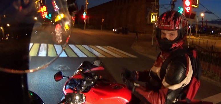 Лихачество мотоциклистов в Смоленске сняли на видео - readovka.ru - Смоленск