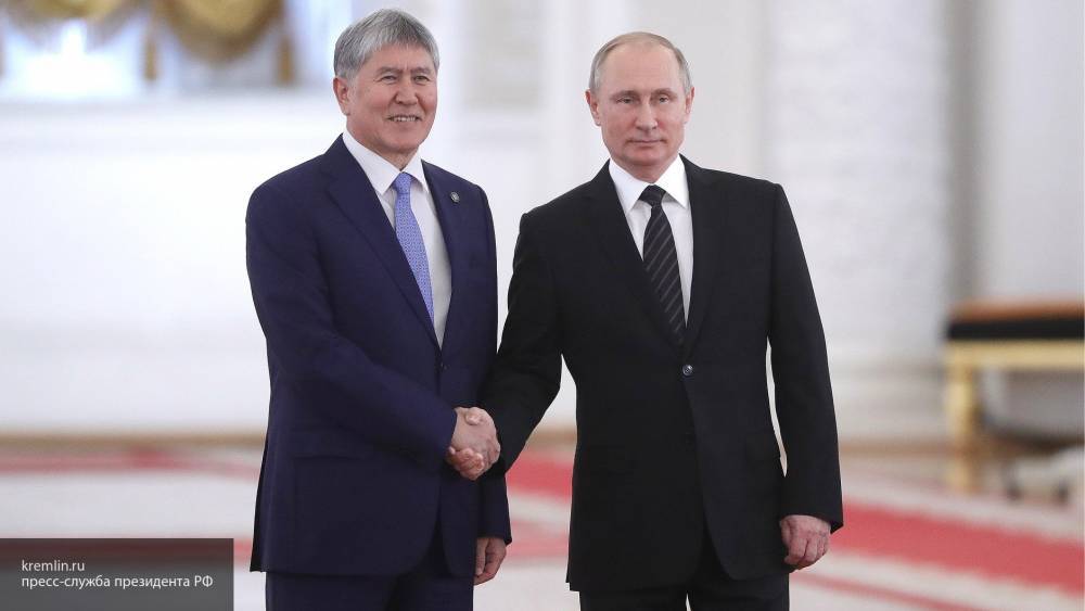 Владимир Путин - Алмазбек Атамбаев - Сооронбая Жээнбеков - Владимир Путин и Алмазбек Атамбаев встретились в Москве - newinform.com - Москва - Россия - Киргизия