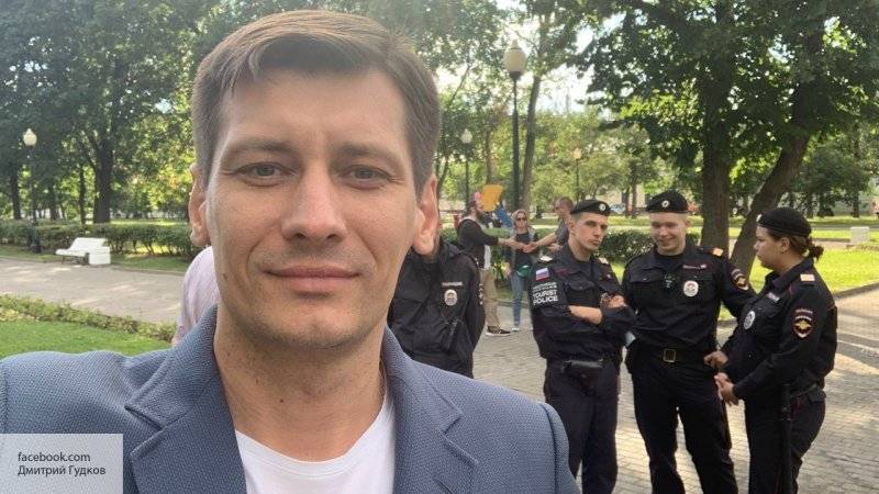Дмитрий Гудков - Попавшегося на подделке подписей Гудкова вызвали на допрос в Следственный комитет - politros.com - Москва - Россия