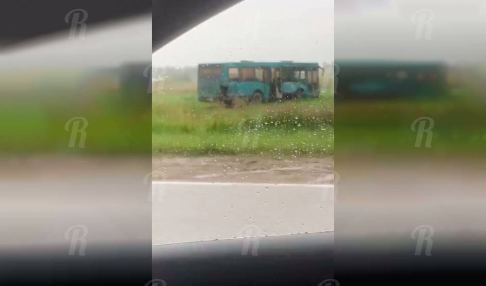 Фура взяла на таран пассажирский автобус - readovka.ru