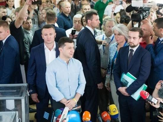 Владимир Зеленский - Дмитрий Разумков - Петр Порошенко - Виктор Орбан - Петер Сийярто - «Слуга народа» обыграла венгров на их исконных территориях - vestirossii.com - Украина - Венгрия - Будапешт - Закарпатская обл.