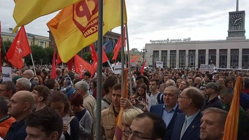 Владимир Шаповалов - Политолог уверен, что петербуржцы «привиты» от оппозиционных митингов - polit.info - Москва - Санкт-Петербург - Петербург