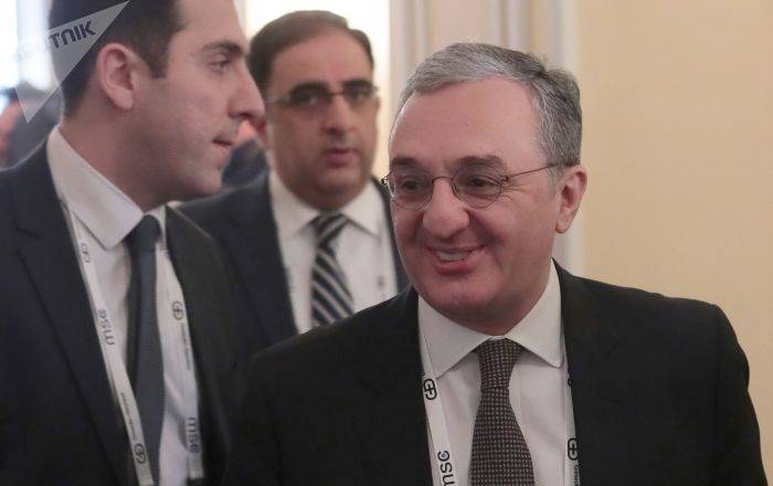 Никола Пашинян - Араик Арутюнян - Зограб Мнацаканян - Глава МИД Армении отправляется в отпуск - ru.armeniasputnik.am - Армения