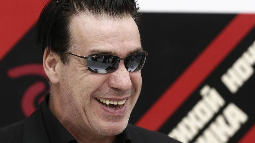 Тилль Линдеманн - Солист группы Rammstein сел за штурвал самолета (ВИДЕО) - mir24.tv - Россия - Санкт-Петербург - Германия