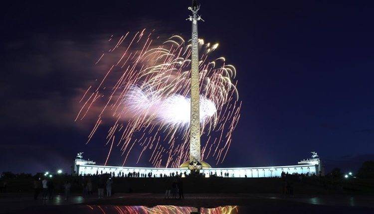 Москва отметила 75-летие освобождение Бреста праздничным салютом - newtvnews.ru - Москва - Рига - Белград - г. Бухарест