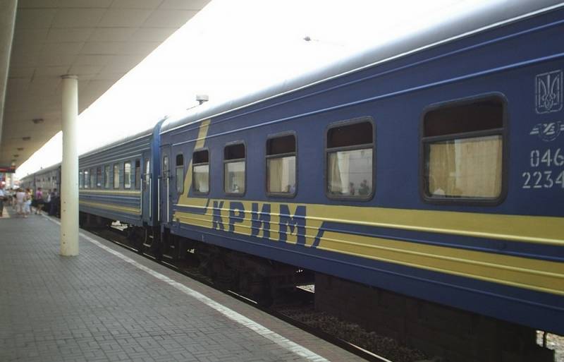 Ефим Фикс - Украинцы требуют пустить поезда в Крым - topcor.ru - Украина - Крым - Севастополь - Херсонская обл.