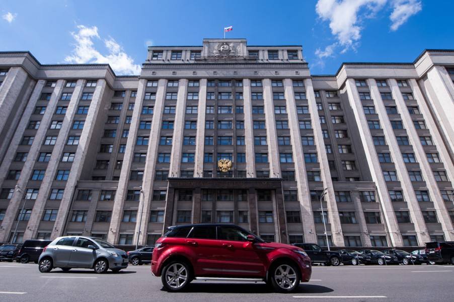 Вячеслав Володин - В Госдуме опровергли слухи о запрете покупать авто без парковочного места - m24.ru - Россия