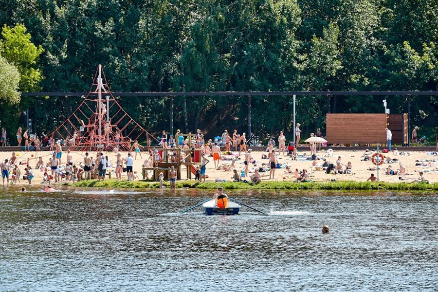 Более 62 тысяч человек отдохнули на столичных пляжах в выходные - m24.ru - Москва - Россия