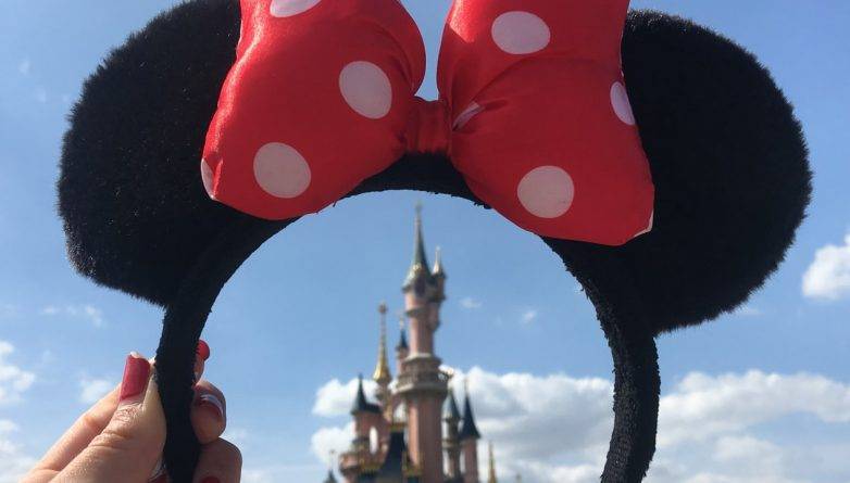 Микки Маус - Мать потребовала запретить вход в Disney World «незрелым миллениалам» и «женщинам без детей» - usa.one - США - шт.Флорида