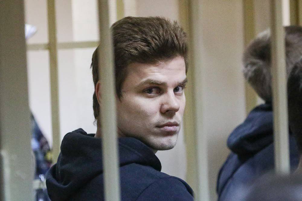 Павел Мамаев - Александр Кокорин - Кирилл Кокорин - Кокорин рассказал о вкусе 30-рублевых пирожков из колонии - tvc.ru - Россия