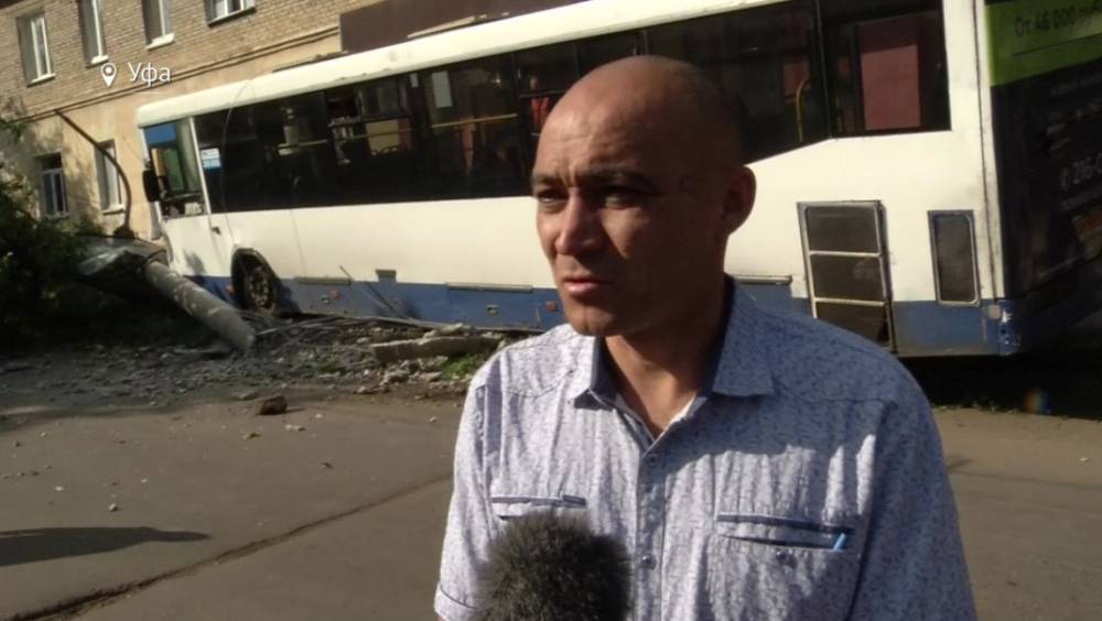 В Уфе водитель автобуса, влетевшего в столб, рассказал подробности аварии - bash.news - Уфа - район Чишминский